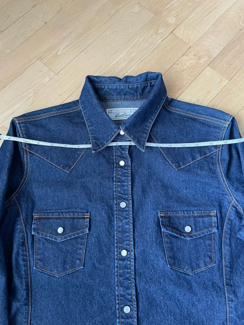 Levi Strauss Vintage dark wash denim snap button down shirt - Picture 4 of 6